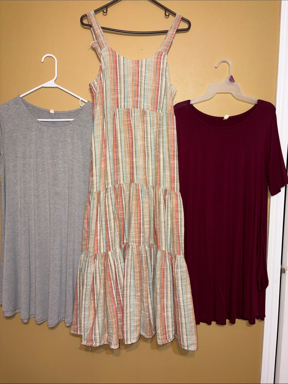 Women's Size Medium Maxi Summer Dress and 2 Shift Dresses Athletic Dress Lot 4